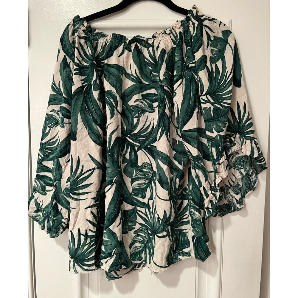 H & M palm print off the shoulder blouse EUC
